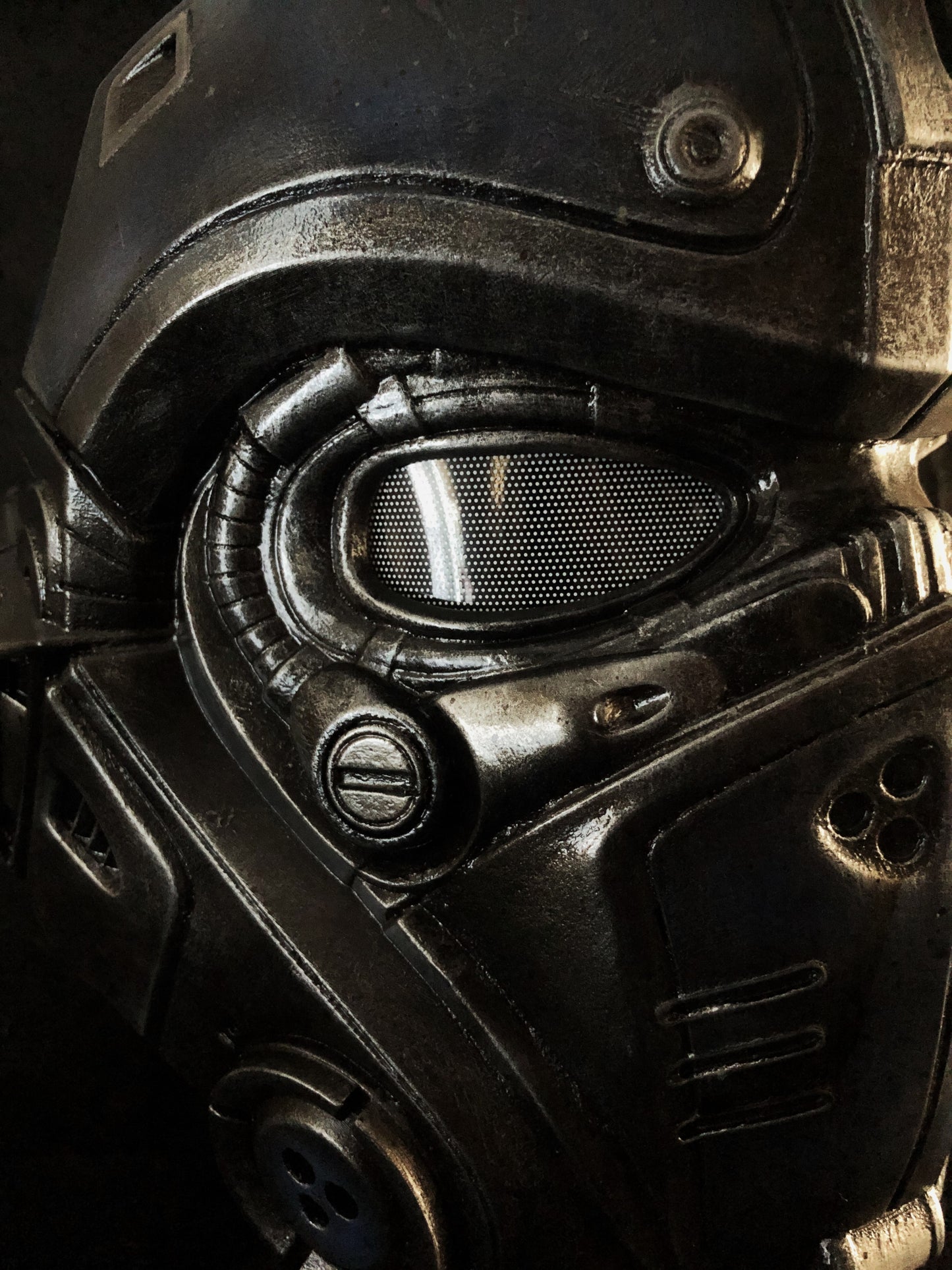 GEARS OF WAR Clayton Carmine Helmet