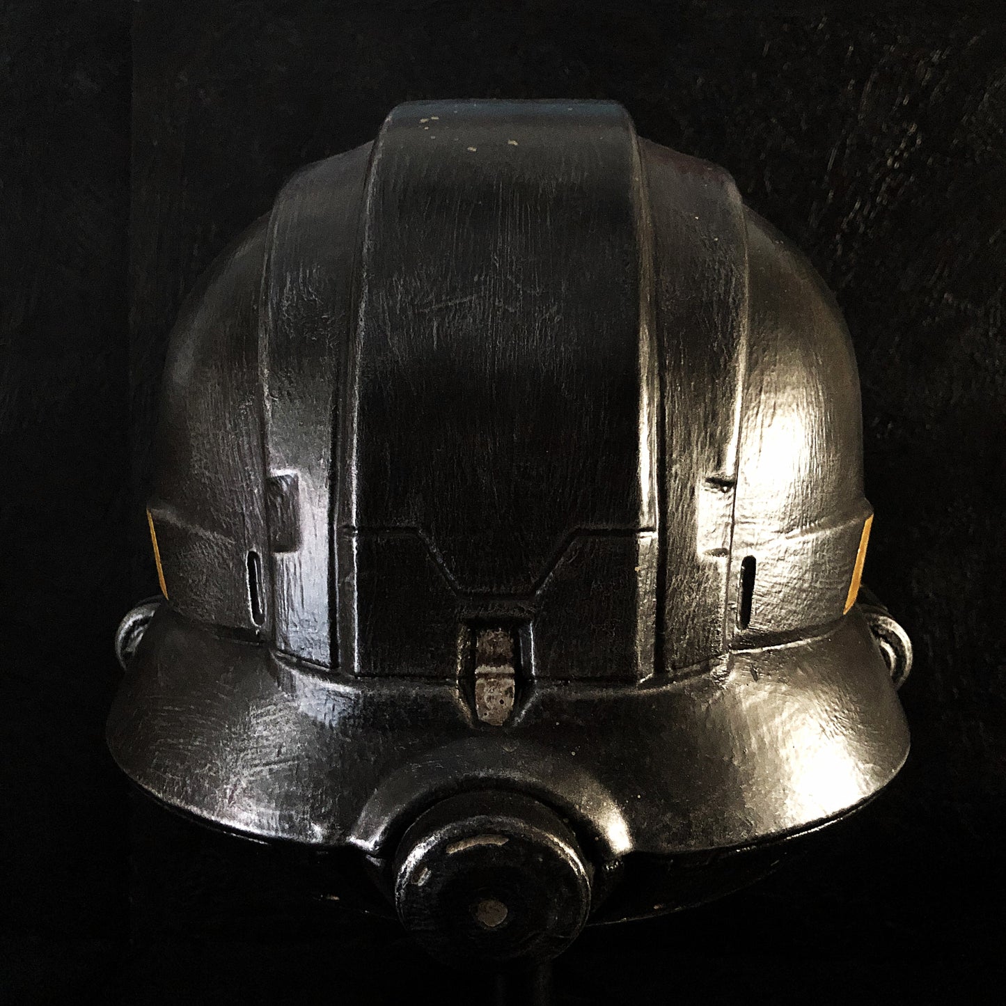 HELLDIVERS 2 - CE-81 Juggernaut Helmet