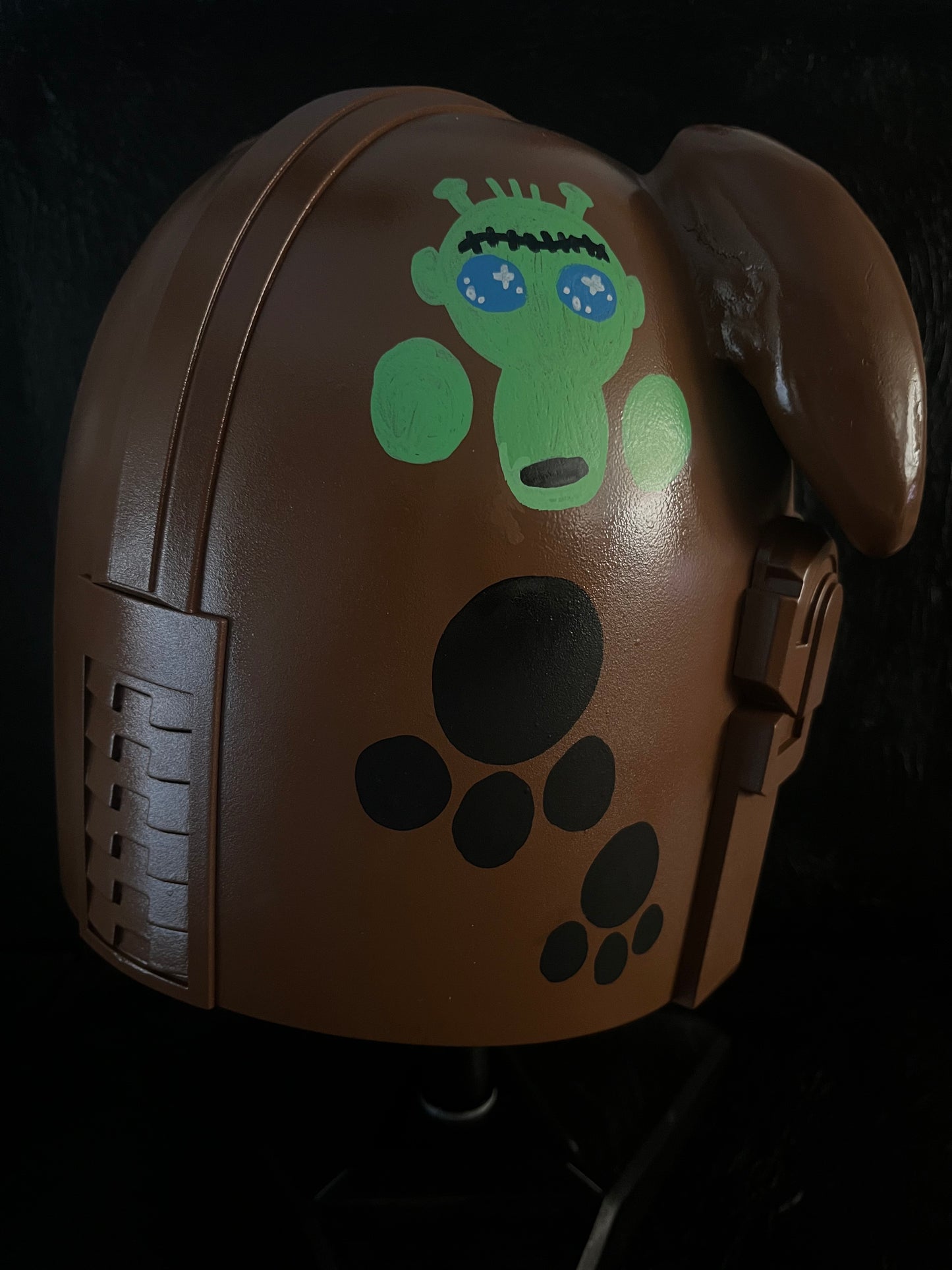 THE MANDALORIAN - Doggy Mando Helmet