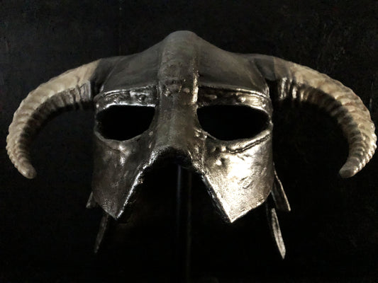 THE ELDER SCROLLS V: SKYRIM - Dragonborn Helmet
